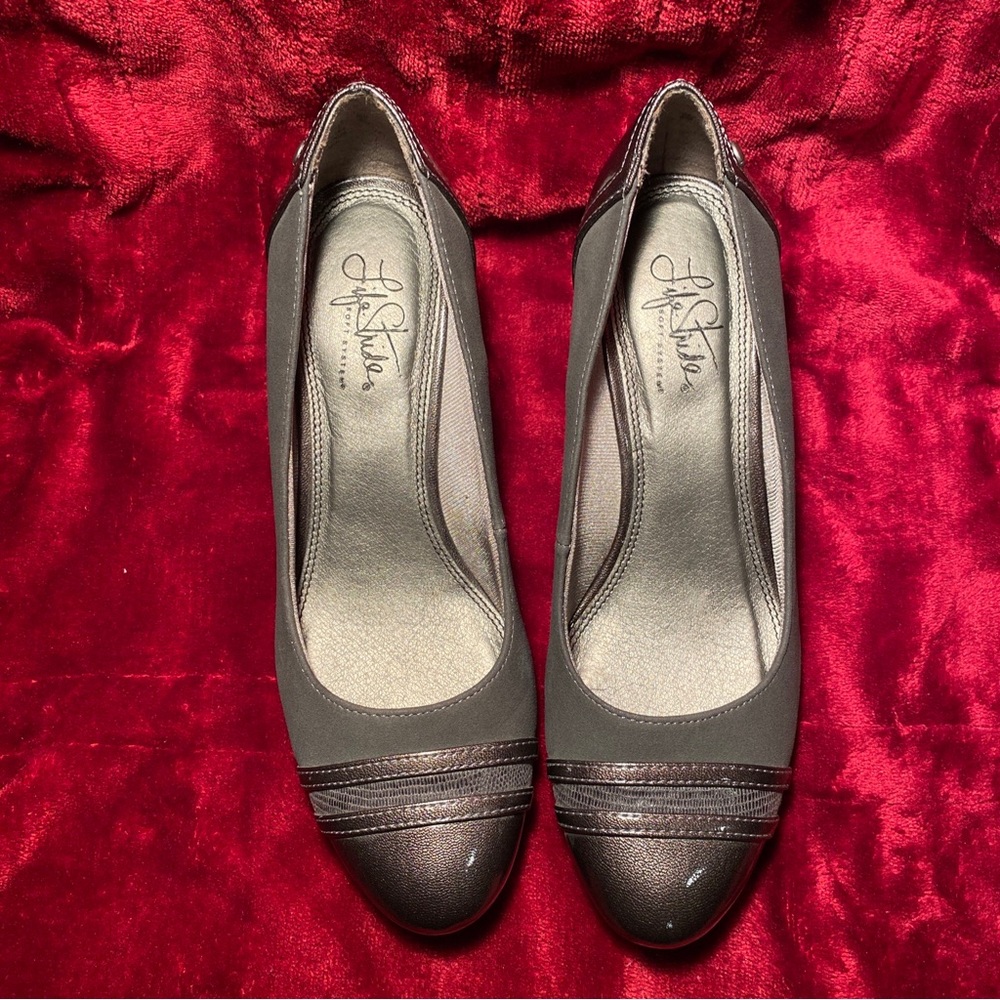 Life stride soft system woman’s Juliana slip Ons 2.5” wedge heels gay size 6